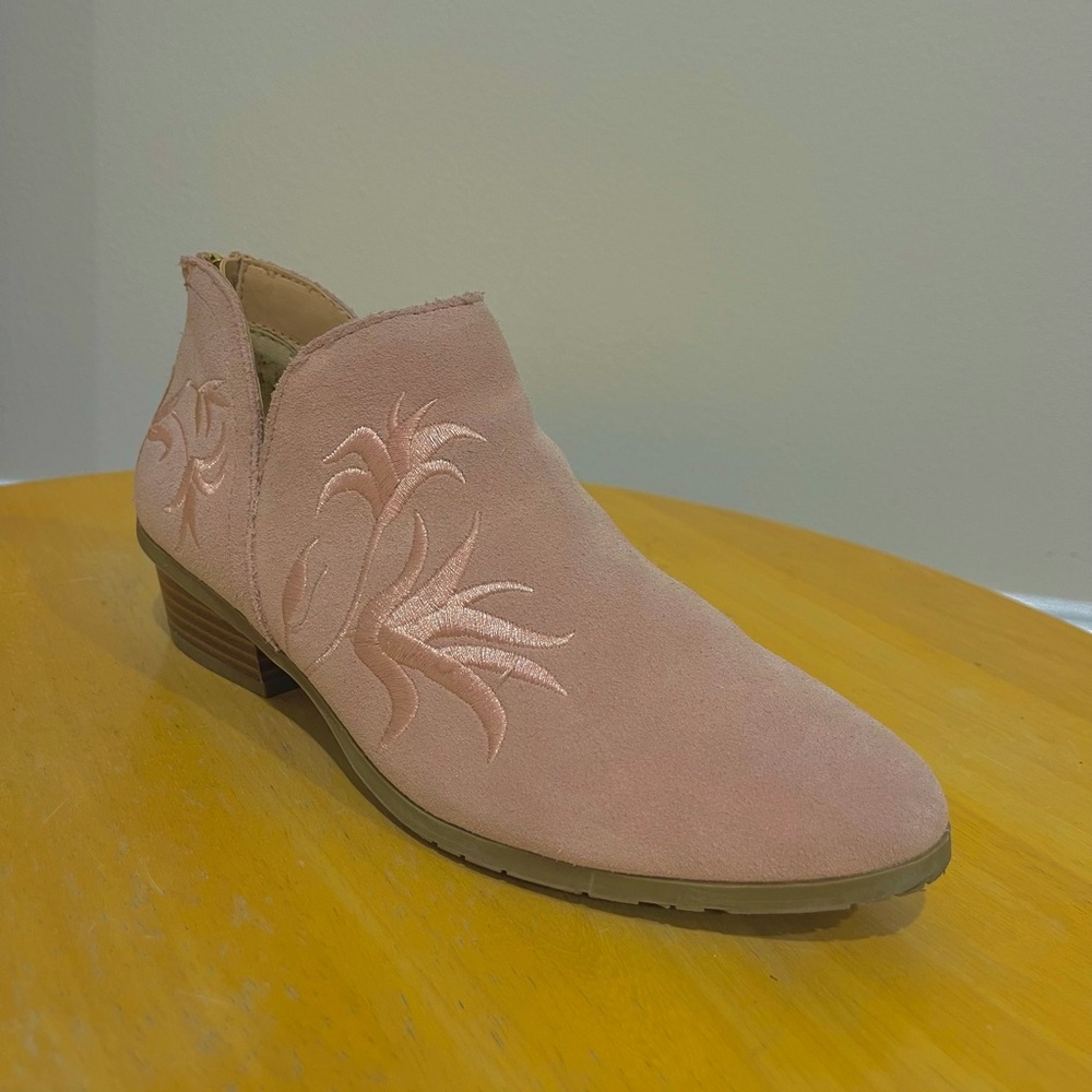 Reaction Kenneth Cole Pink Embroidered Ankle Boots